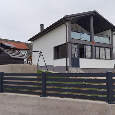 Vikendica Bosnjak Prozor Bagian luar foto
