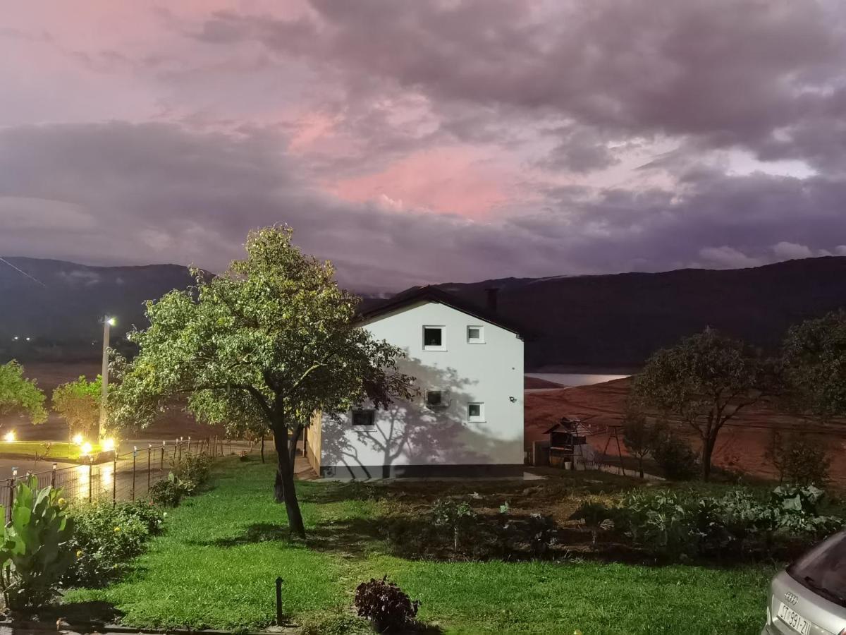 Vikendica Bosnjak Prozor Bagian luar foto
