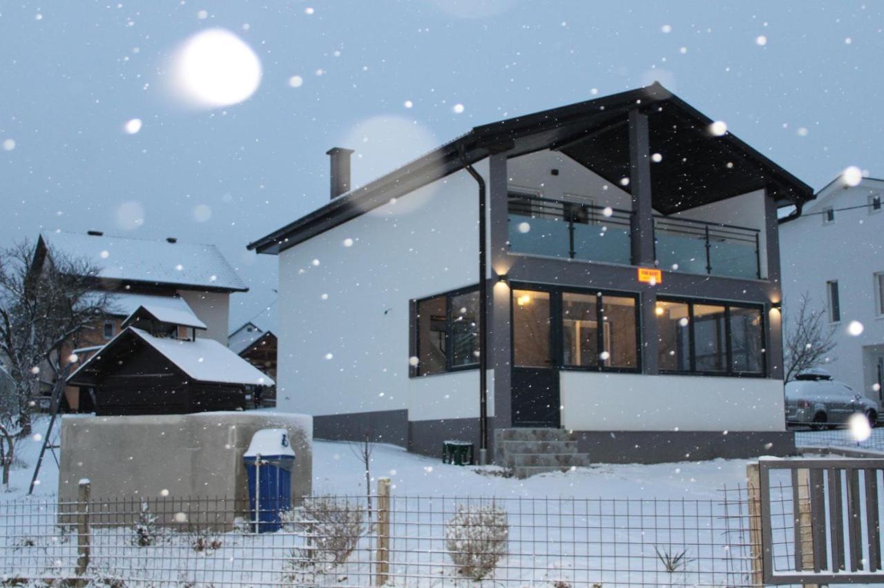 Vikendica Bosnjak Prozor Bagian luar foto