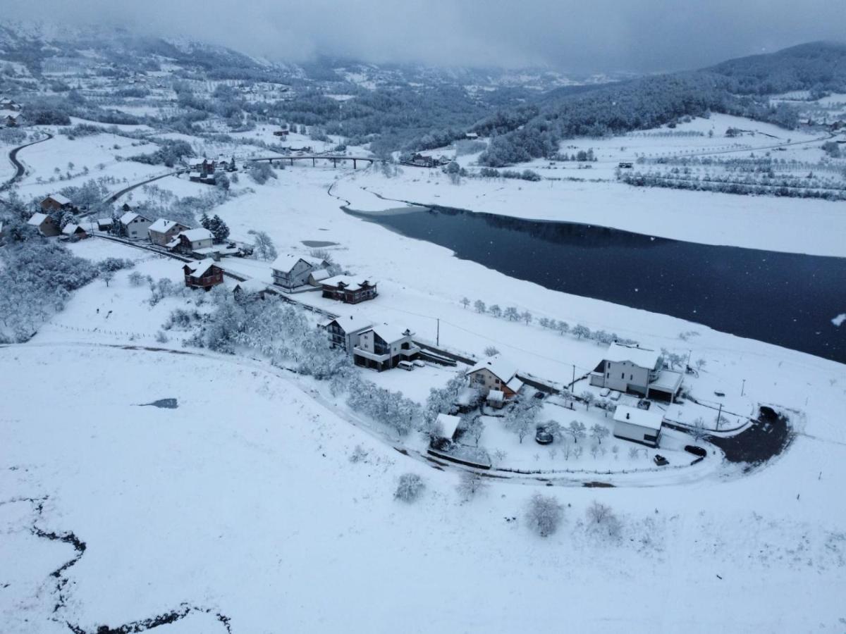 Vikendica Bosnjak Prozor Bagian luar foto
