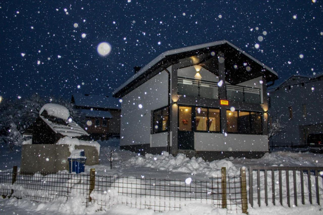 Vikendica Bosnjak Prozor Bagian luar foto