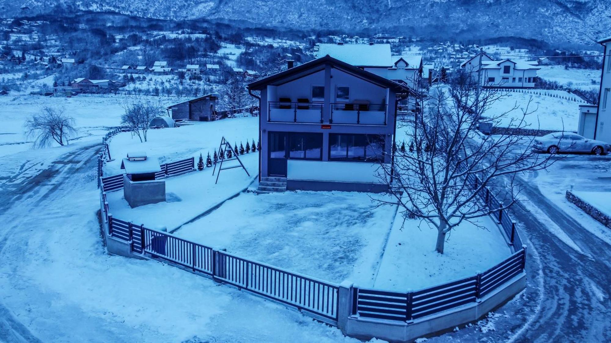 Vikendica Bosnjak Prozor Bagian luar foto